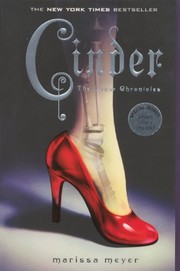 Cinder (Turtleback School & Library Binding Edition) (Lunar Chronicles) (Hardcover, 2013, Turtleback)