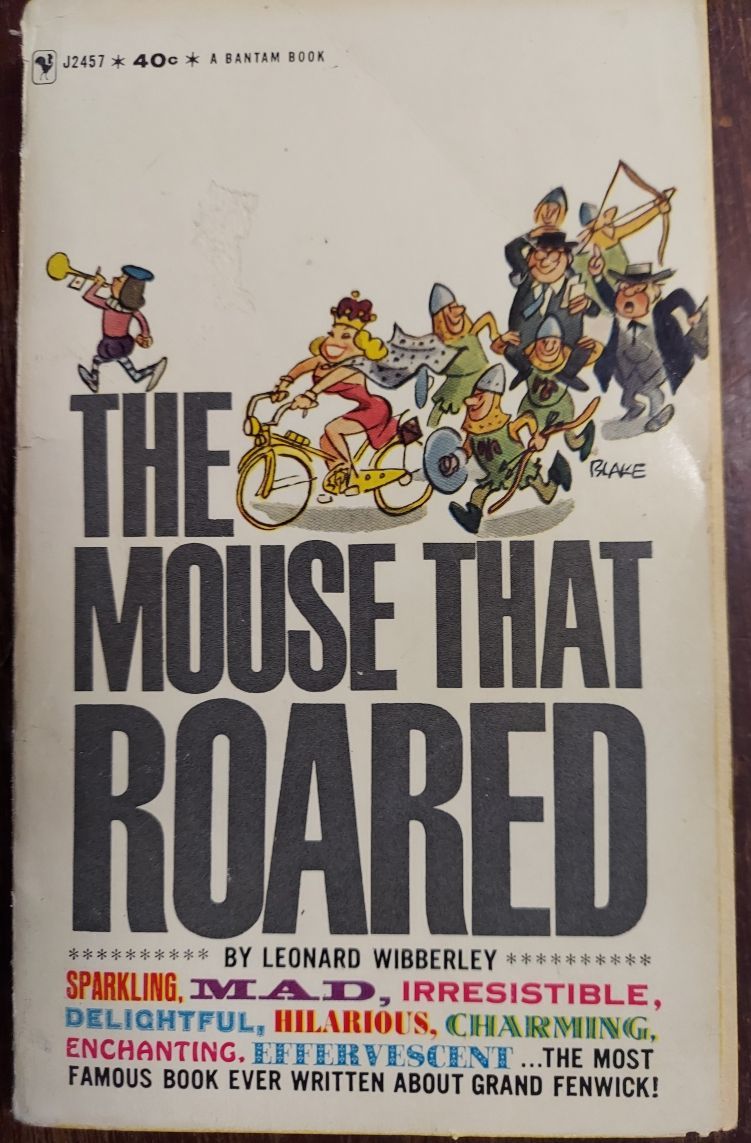 The Mouse That Roared (Paperback, 1962, Bantam)